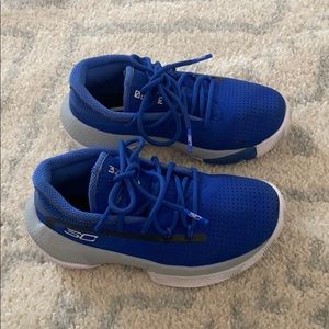 Steph Curry Under Armour tennis shoes